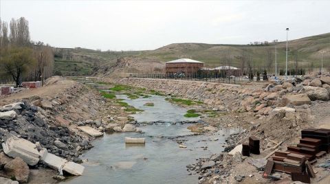 Ahlat'taki Millet Bahçesi'nde Çalışmalar Sürüyor