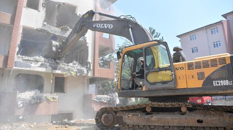 Tuzla’da Riskli Binalar Yıkılıyor