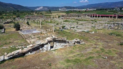 Magnesia Antik Kenti'ndeki Kazılarda Hedef Zeus Tapınağı