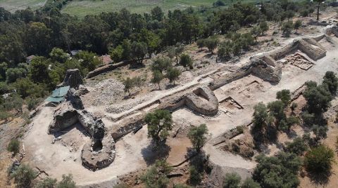 Akyaka'daki Tarihi Kale Surları Gün Yüzüne Çıkıyor