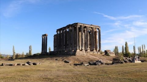 Aizanoi’de Zeus Tapınağı'nın Kutsal Alan Giriş Yapısı Bulundu