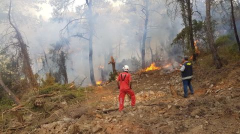 AKUT, Yangında 118 İnsanın ve Yüzlerce Hayvanın Kurtarılmasına Destek Oldu