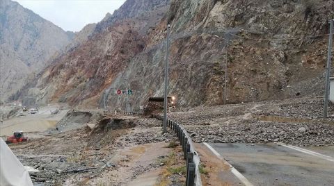 Artvin-Erzurum Karayolunda Heyelan