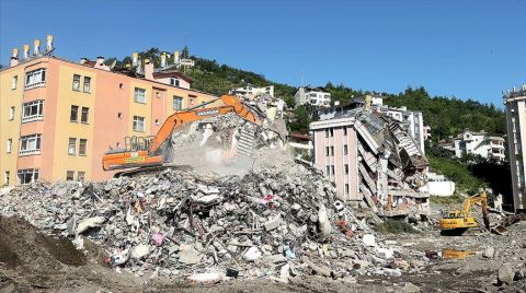 Yangın Kaynaklı Hasar İhbarı 1800'ü, Sel Kaynaklı Hasar İhbarı 600'ü Geçti