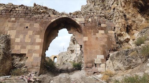 Kemah Kalesi'nde Kalıntıları Bulunan Cami Ayağa Kaldırılıyor