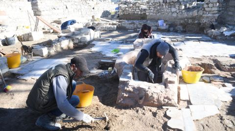 Kuşadası'nda 5'inci Yüzyılda İnşa Edilen Vaftizhane Bulundu