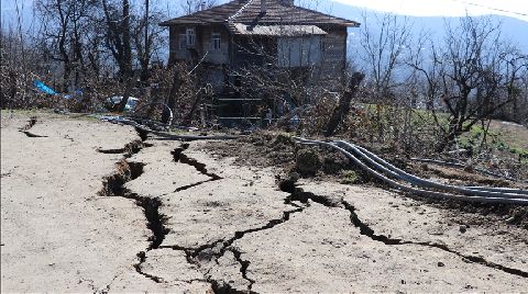 Karabük'te Heyelan Nedeniyle 17 Ev Boşaltıldı