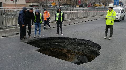 İstanbul’da Yol Çöktü