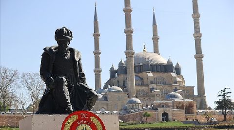 Selimiye Meydanı’nda Mimar Sinan Heykeli Yerine Konuldu