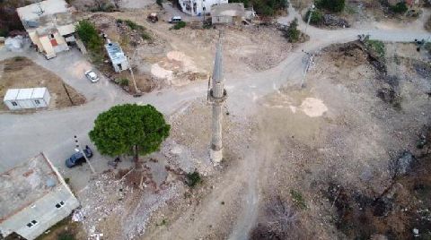 Yangında Harap Olan Tarihi Cami Yeniden İnşa Ediliyor