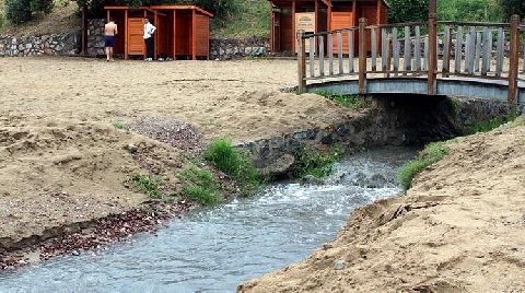 Kömür Tozları Yağmurla Dereye Aktı, İzmit Körfezi Karardı