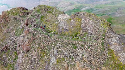 Van'da Urartulara Ait Kale Kalıntısına Ulaşıldı