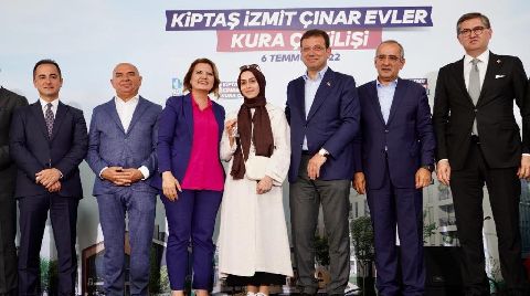 İBB, İzmit’e Yaptığı Konutları Teslim Etti