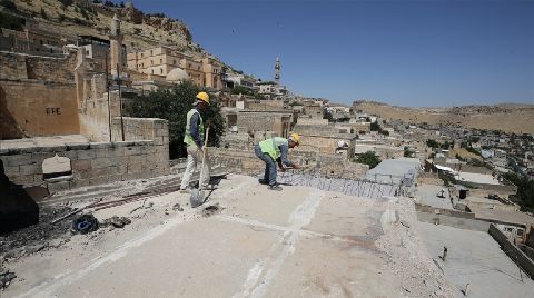 Mardin'in Dokusunu Bozan Betonarme Binaların Yıkımı Sürüyor