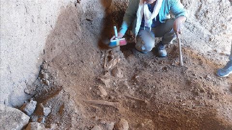 Adıyaman'da Bin 600 Yıllık 27 İskelet Bulundu