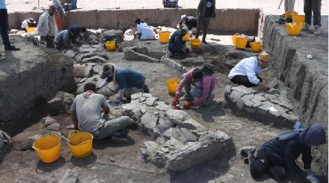 Küllüoba Höyüğü'nde 100'den Fazla Mezar Bulundu