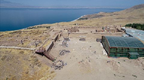 Ayanis Kalesi'nde "Kraliyet Çöplüğü" Ortaya Çıkarıldı