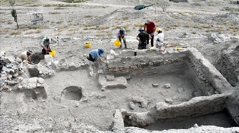 Şarhöyük Kazılarında Geç Frig Dönemine Ait Tabakalara Ulaşıldı