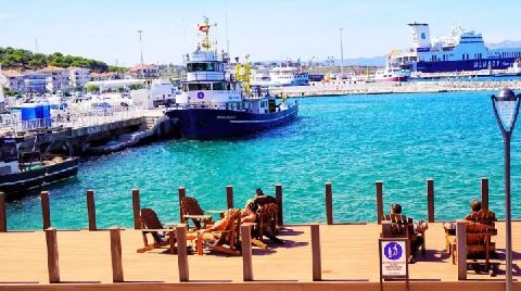 Çeşme Cumhuriyet Meydanı’nda Deniz Kenarı Halka Açıldı