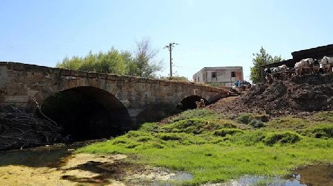 Milli Mücadelenin Simgesi Köprü Kaderine Terk Edildi