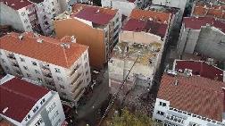 Sinop'ta Duvarlarında Çatlaklar Oluşan Apartman Kontrollü Yıkıldı