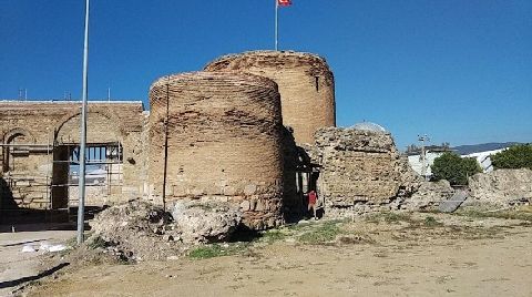 Tarihi Yenişehir Kapı Yok Olmak Üzere