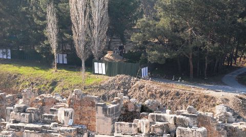 Efes Antik Kenti’nin Kalbinde İş Makineleri Çalışıyor