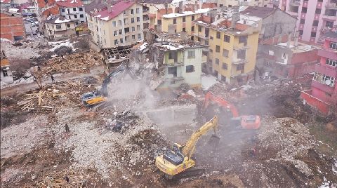 Gerede'de Fay Hattı Üzerindeki Yapıların Yıkımı Sürüyor