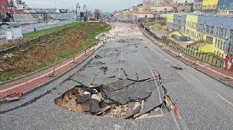 Şanlıurfa'da Sel Nedeniyle Yol Çöktü