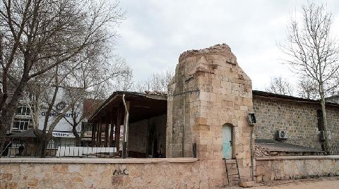 Tarihi Caminin Minaresi Artçı Depremlerle Yıkıldı