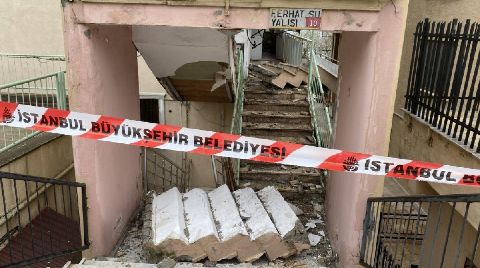 Avcılar'da Merdivenleri Çöken Bina Mühürlendi