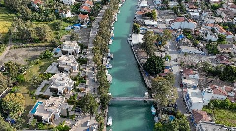 Arsuz'da Depremde Hasar Gören Turistik Tesisler Onarılıyor