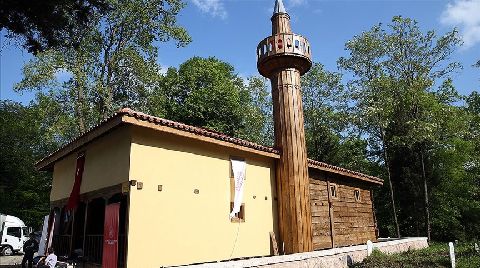 Sakarya'da Yenilenen 700 Yıllık Tarihi Cami İbadete Açıldı