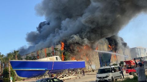 Antalya'da Tekne Üretim Tersanesinde Yangın