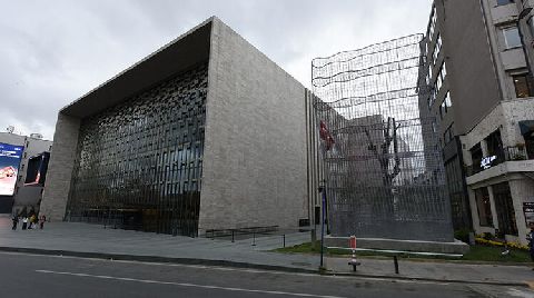 Taksim Meydanı'nda 'İsimsiz Heykel' Tartışması