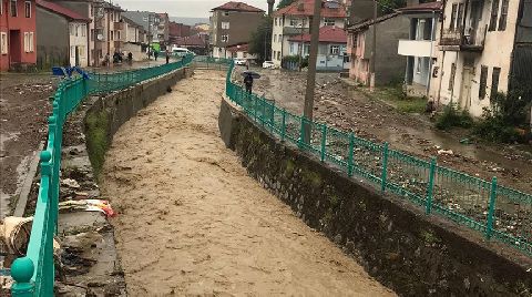 Samsun'da Sel Dolayısıyla Bazı Evler Tahliye Edildi