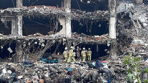 Başakşehir'de Yangının 70 Saatte Söndürüldüğü Fabrikada İncelemeler Sürüyor