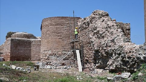 İznik Surları Restorasyonundaki Buluntular Müze Müdürlüğüne Teslim Edildi