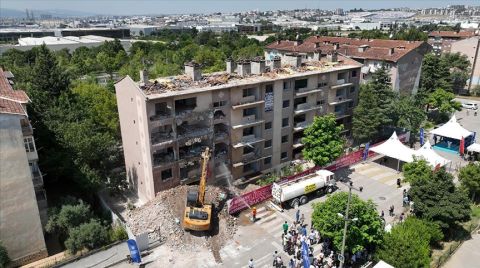 Bursa'da "1050 Konutlar Kentsel Dönüşüm Projesi" İlk Yıkımla Başladı