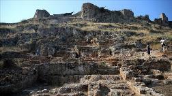 Fethiye Kalesi Kazısında Tiyatro ve Yol Ortaya Çıkarıldı