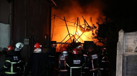 Sakarya'daki Fabrika Yangını Kontrol Altına Alındı