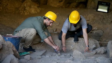 Mağara Kazısında 12 Bin Yıllık Mezar Bulundu