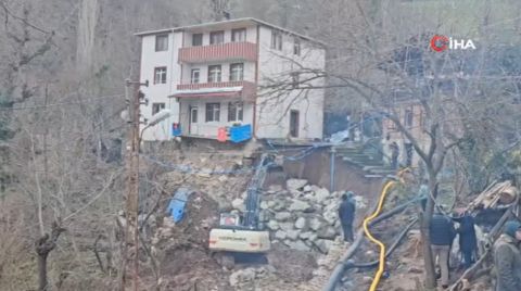 Artvin’de Heyelandan Dolayı 3 Katlı Bina Tahliye Edildi