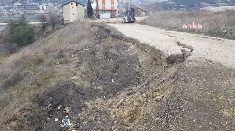 Okul Yolunda Meydana Gelen Toprak Kaymasına 7 Aydır Tedbir Alınmadı