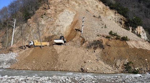 Düzce'de Heyelan Nedeniyle 4 Köy ve 2 Mahalleye Ulaşım Sağlanamıyor