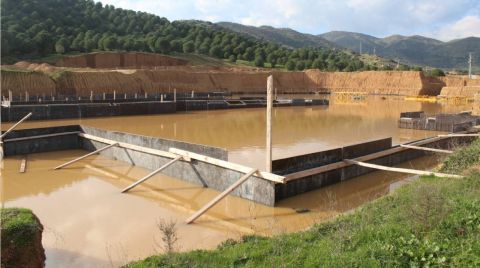 Hastane İnşaatı Çürümeye Terk Edildi