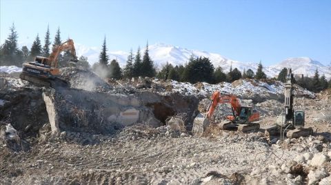 İnönü Üniversitesi Depremin Yaralarını Sarıyor