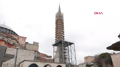 Ayasofya'da Çatlak Tespit Edilen Minarede Çalışma