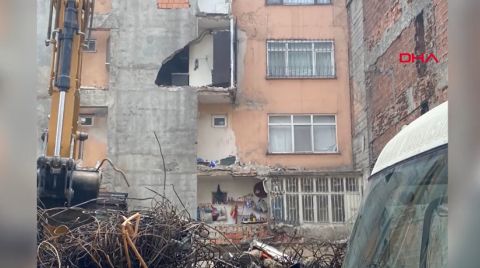 Güngören’de Bina Yıkımında Bitişik Apartmanın Duvarı Yıkıldı