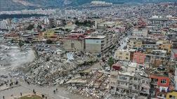 Depremde Yıkılan Apartmanın Müteahhidi Yan Binayı Suçladı